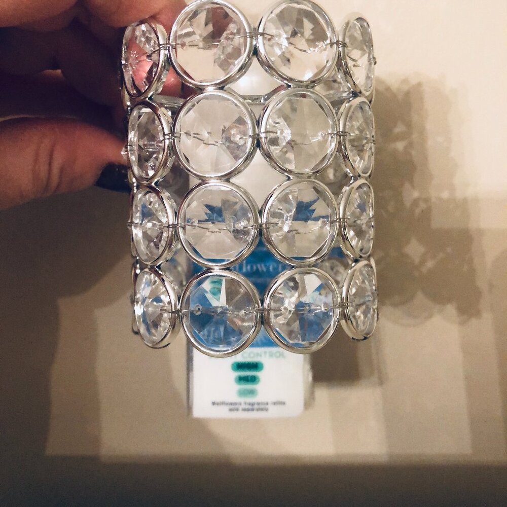 BATH & BODY WORKS CIRCLE GEM NIGHTLIGHT WALLFLOWER SCENT & PEACH BELLINI REFILL